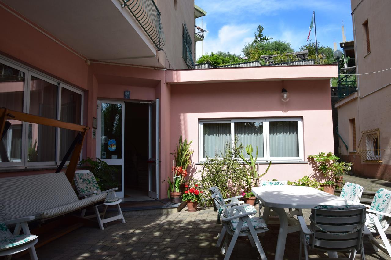 Hotel Pozzuolo เชลเล ลีกูเร ภายนอก รูปภาพ