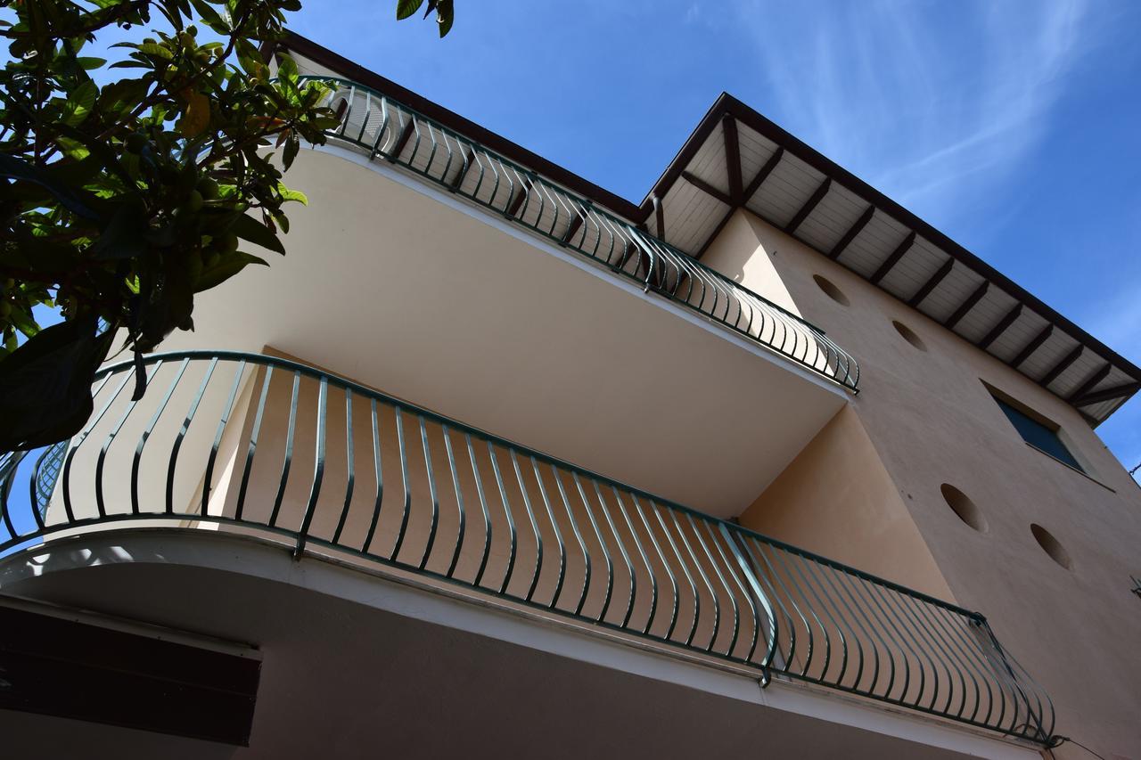 Hotel Pozzuolo เชลเล ลีกูเร ภายนอก รูปภาพ