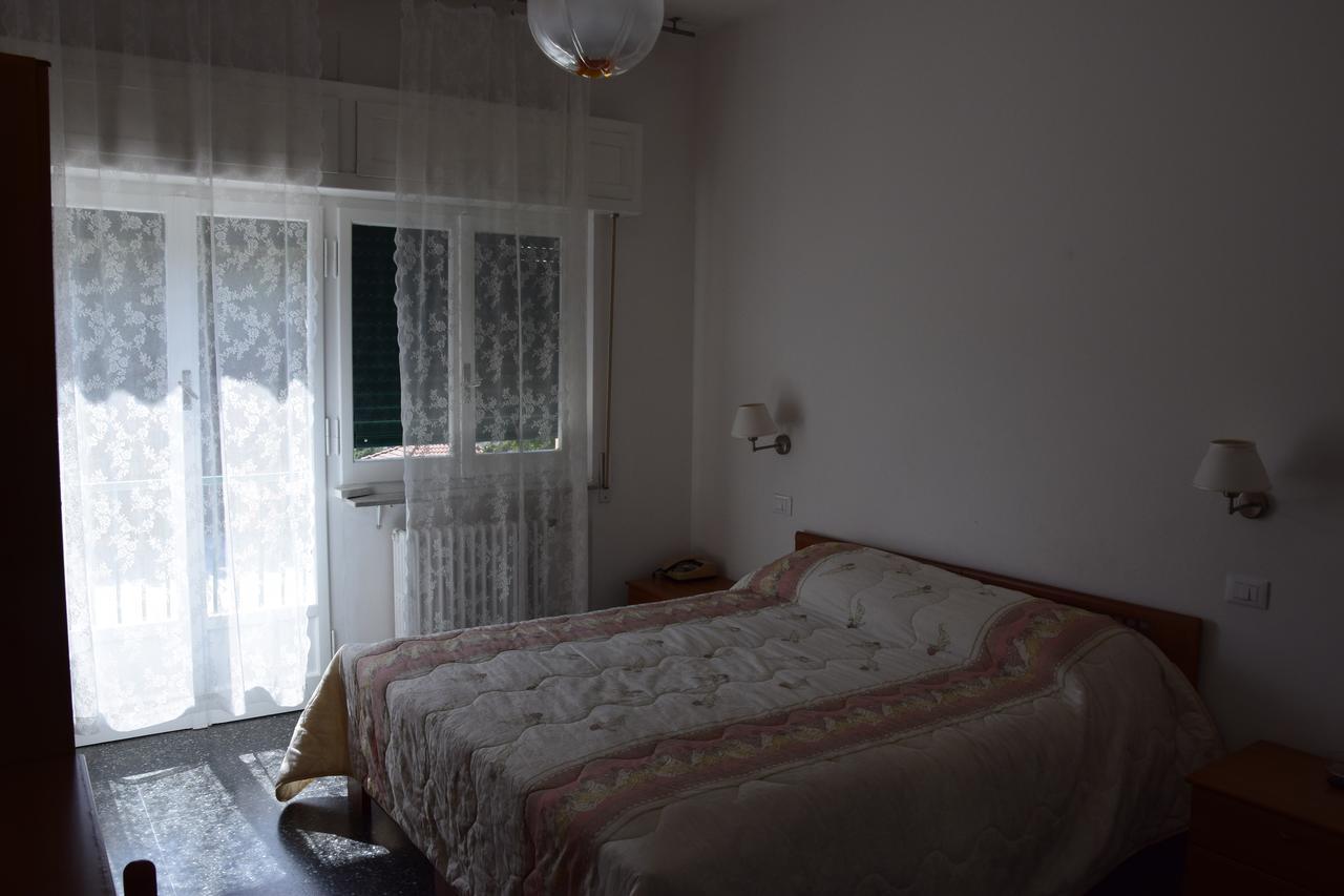 Hotel Pozzuolo เชลเล ลีกูเร ภายนอก รูปภาพ
